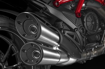 Ducati Diavel Carbon 2015 - Bild 9