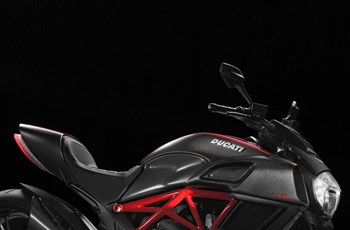 Ducati Diavel Carbon 2015 - Bild 10