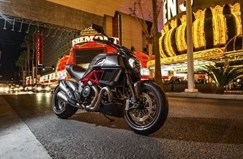 Ducati Diavel Carbon 2015 - Bild 32
