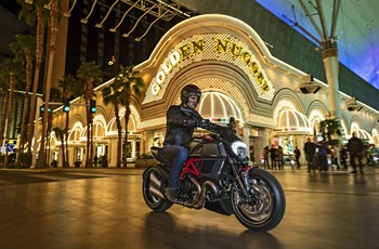 Ducati Diavel Carbon 2015 - Bild 33