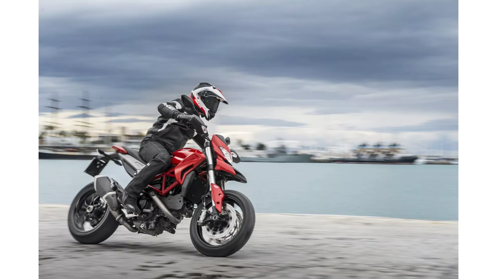 Ducati Hypermotard 821 - Resim 1