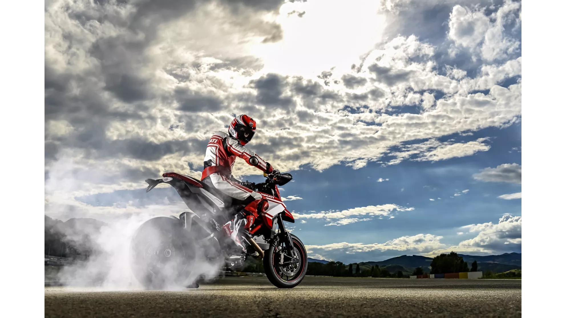 Ducati Hypermotard SP 821 - Image 8 Ducati Hypermotard SP 821 - Image 8