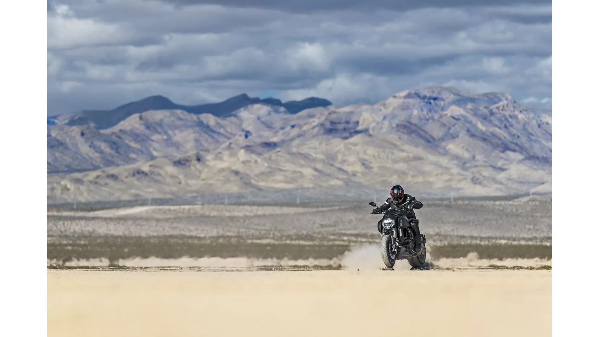 Ducati Diavel 1200 Dark - Image 1 Ducati Diavel 1200 Dark - Image 1