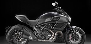Ducati Diavel 1200 Dark 2015 vs Harley-Davidson Softail Fat Bob 114 FXFBS 2023