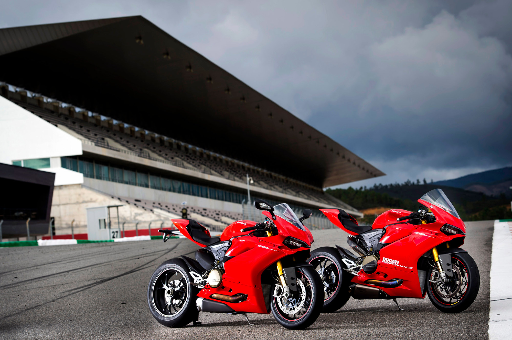 РњРѕС‚РѕС†РёРєР» Ducati Ferrari