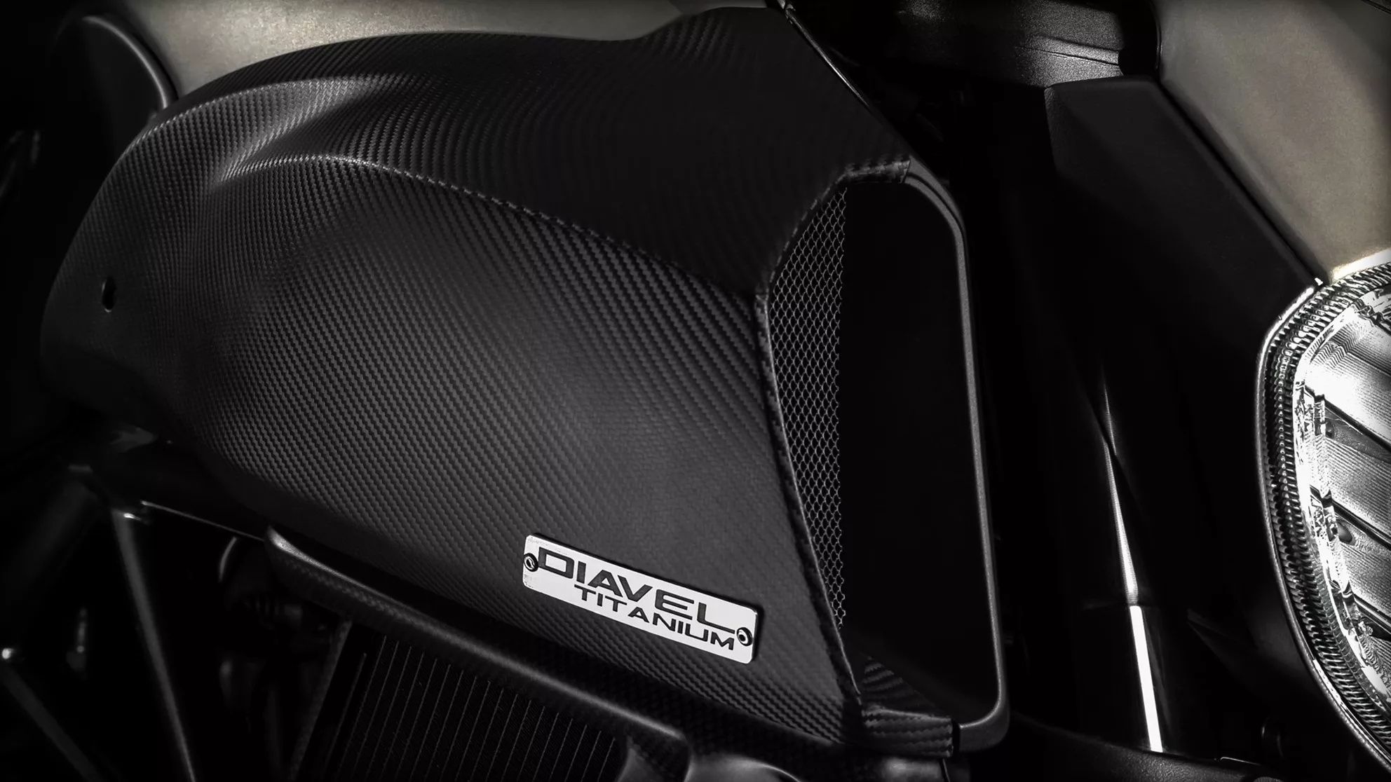 Ducati Diavel Titanium - Slika 14