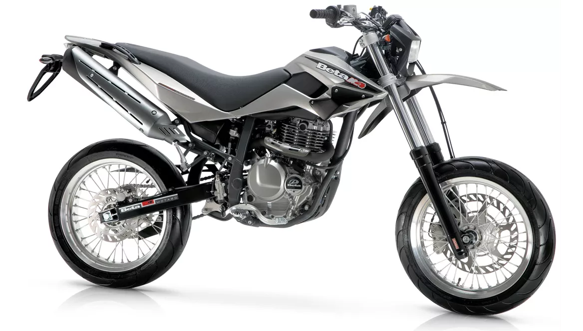 Beta M4 - 4T 2015 Beta M4 - 4T 2015