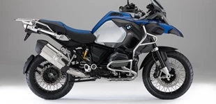 BMW R 1200 GS Adventure 2015 vs BMW F 800 GS Adventure 2014 BMW R 1200 GS Adventure 2015 vs BMW F 800 GS Adventure 2014