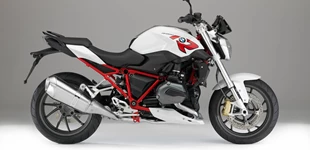 Triumph Speed Twin 1200 2021 vs BMW R 1200 R 2015 Triumph Speed Twin 1200 2021 vs BMW R 1200 R 2015