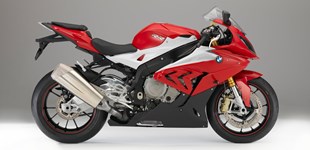 BMW S 1000 RR 2015 vs BMW HP4 RACE 2019