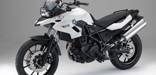 Moto Guzzi V7 Stone 2022 vs BMW F 700 GS 2015