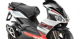 KTM 690 Duke 2015 vs Aprilia SR 50 Factory i.e. 2015