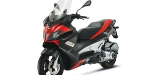 Aprilia SR-Max 300ie 2015 vs Piaggio Beverly 300 i.e. 2016