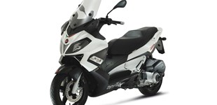 Aprilia SR-Max 125 2015 vs Yamaha XMAX 125 2017