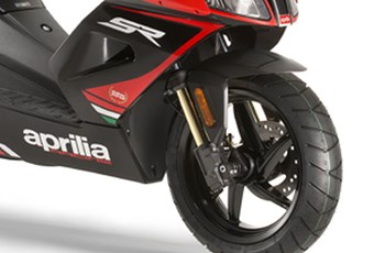Aprilia SR 50 R Factory Replica SBK 2015 - Bild 5