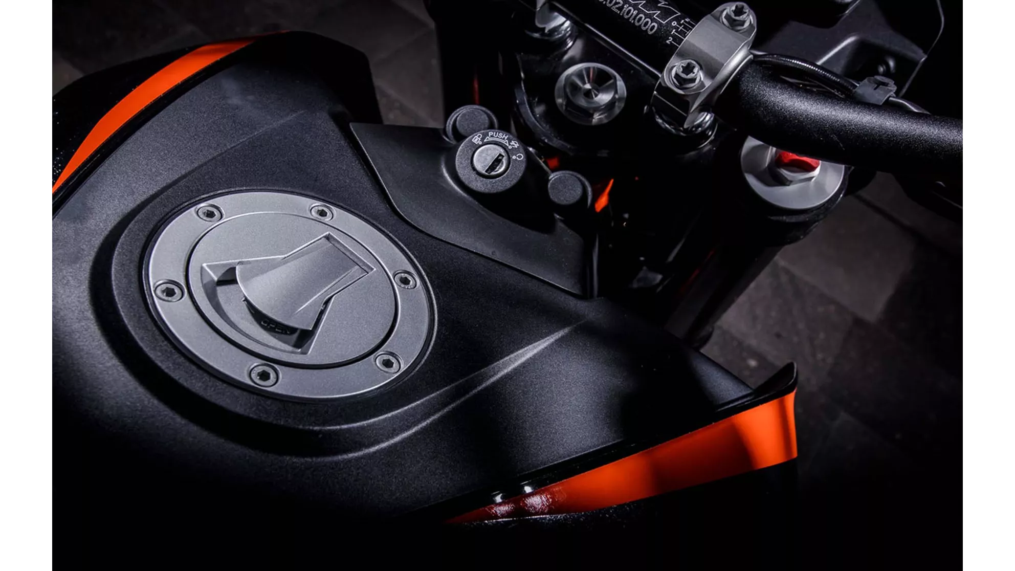 KTM 690 Duke R - Image 12 KTM 690 Duke R - Image 12