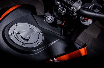 KTM 690 Duke R 2016 - Bild 14 KTM 690 Duke R 2016 - Bild 14