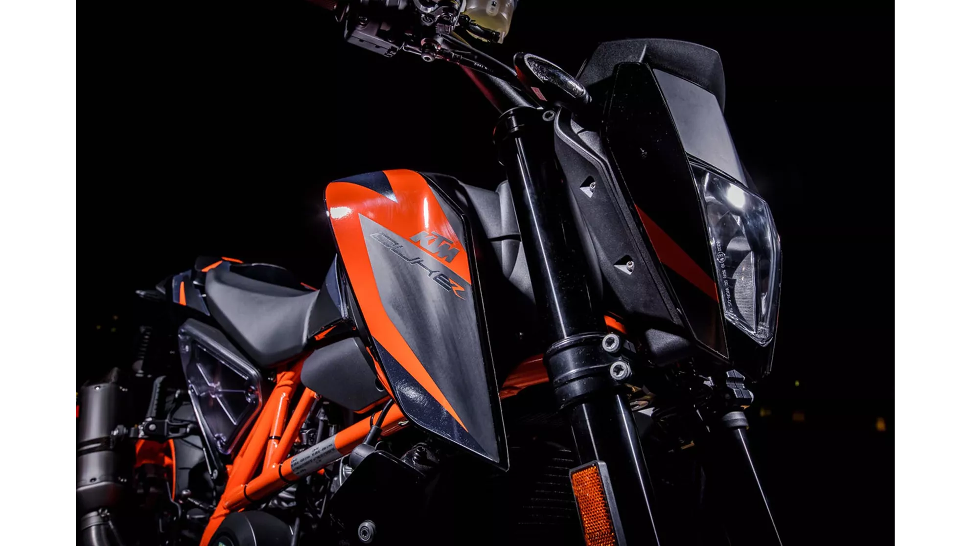 KTM 690 Duke R - Image 13 KTM 690 Duke R - Image 13