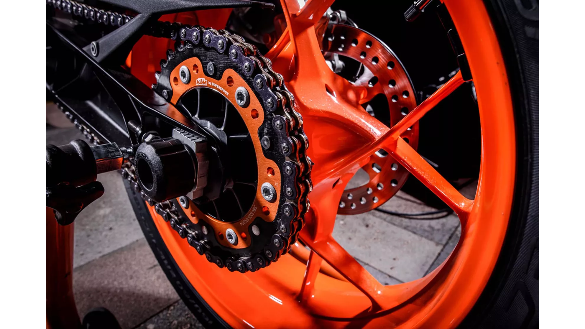 KTM 690 Duke R - Image 14 KTM 690 Duke R - Image 14