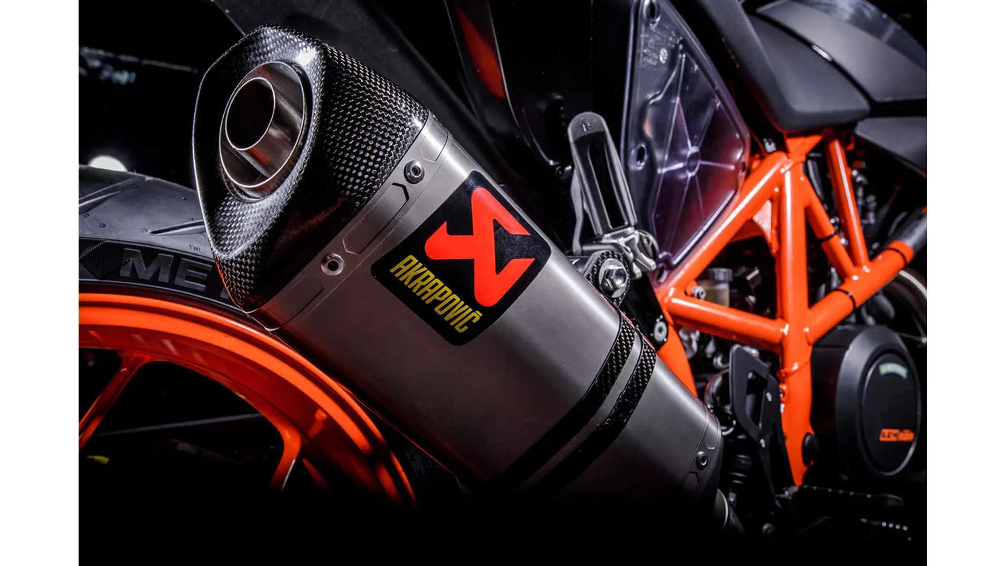 KTM 690 Duke R - Image 15 KTM 690 Duke R - Image 15