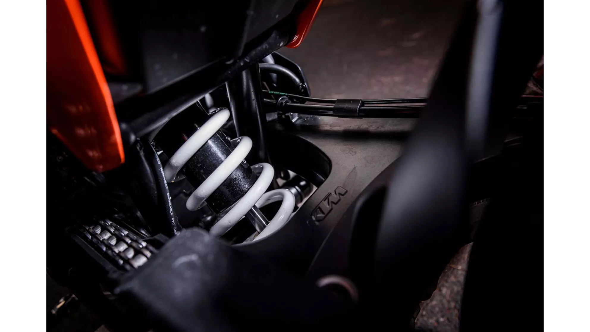 KTM 690 Duke R - Image 21 KTM 690 Duke R - Image 21