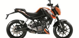 KTM 200 Duke 2016 vs KTM 390 Duke 2017 KTM 200 Duke 2016 vs KTM 390 Duke 2017