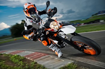KTM 690 SMC R 2016 - Bild 2