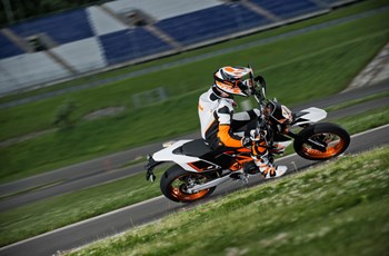 KTM 690 SMC R 2016 - Bild 4