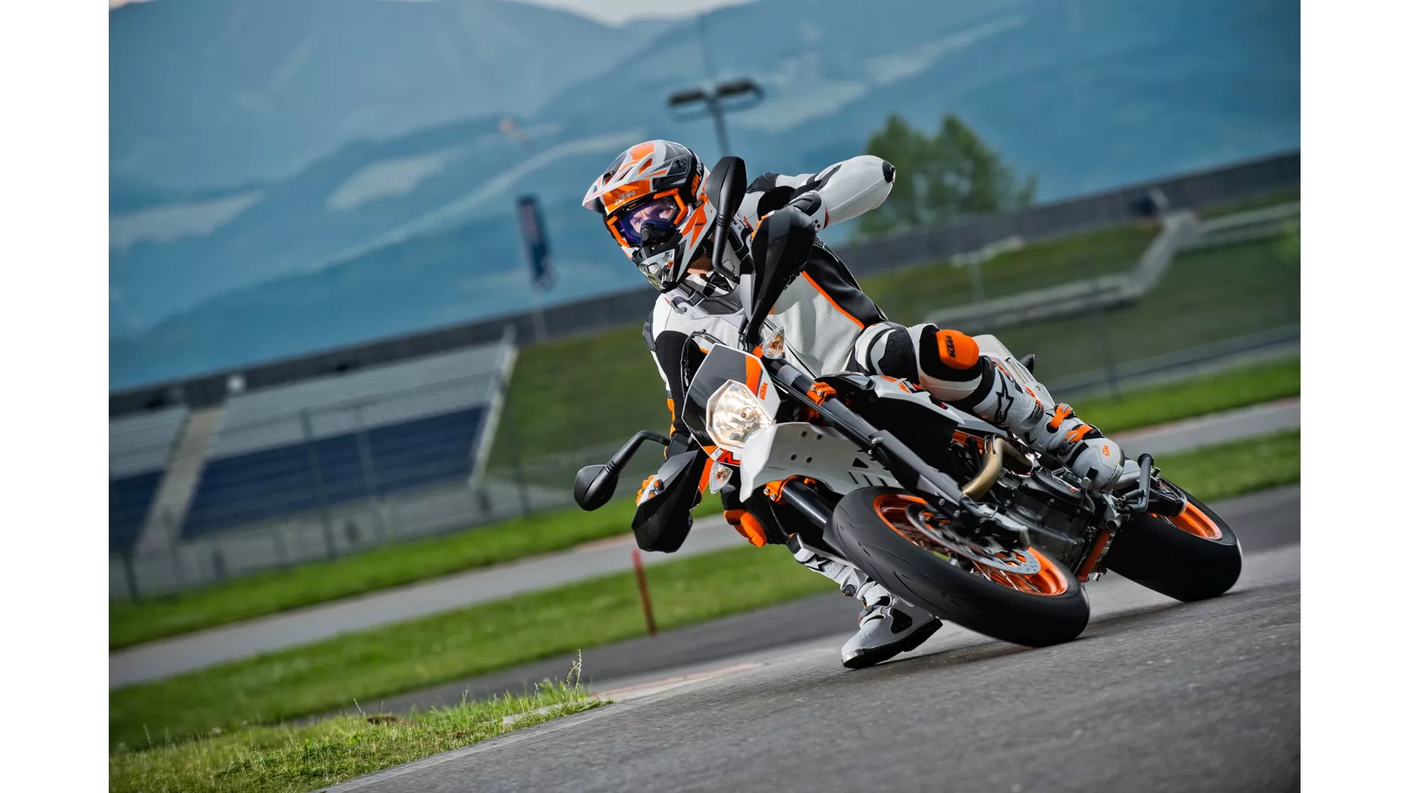 KTM 690 SMC R - Image 5 KTM 690 SMC R - Image 5