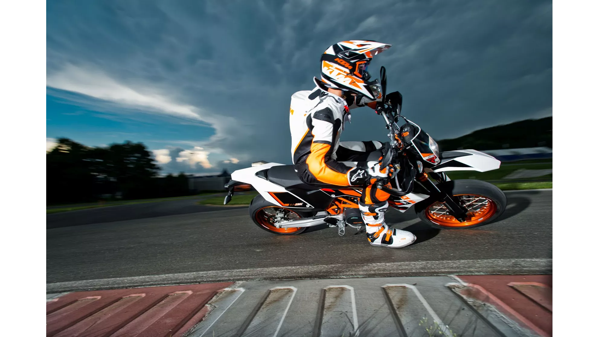 KTM 690 SMC R - Image 9 KTM 690 SMC R - Image 9