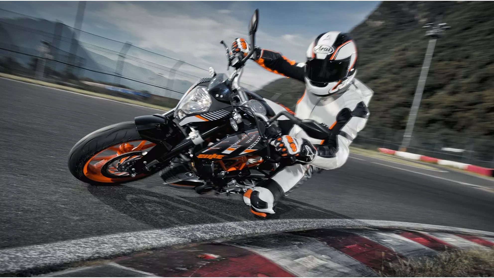 KTM 390 Duke - Image 1 KTM 390 Duke - Image 1