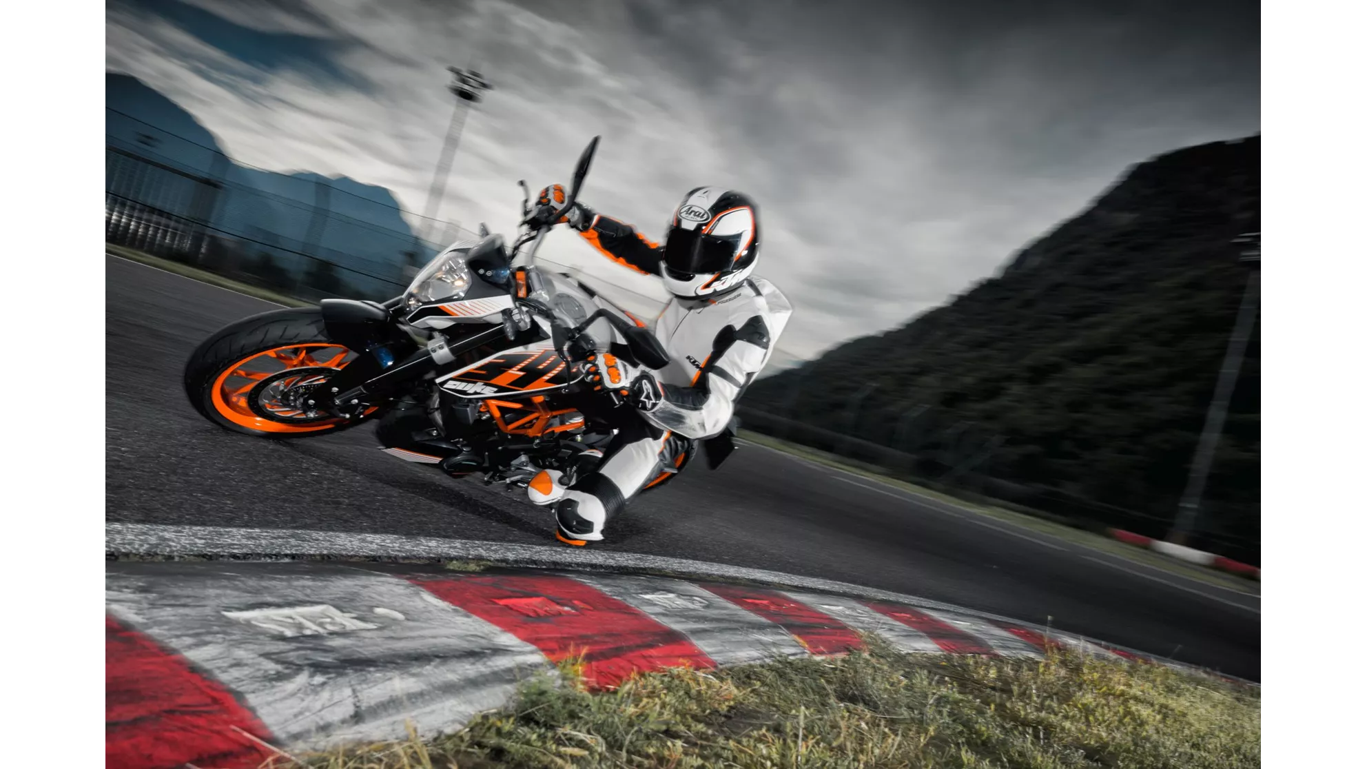 KTM 390 Duke - Image 20 KTM 390 Duke - Image 20