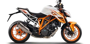 Honda CRF1000L Africa Twin 2018 vs KTM 1290 Super Duke R 2016