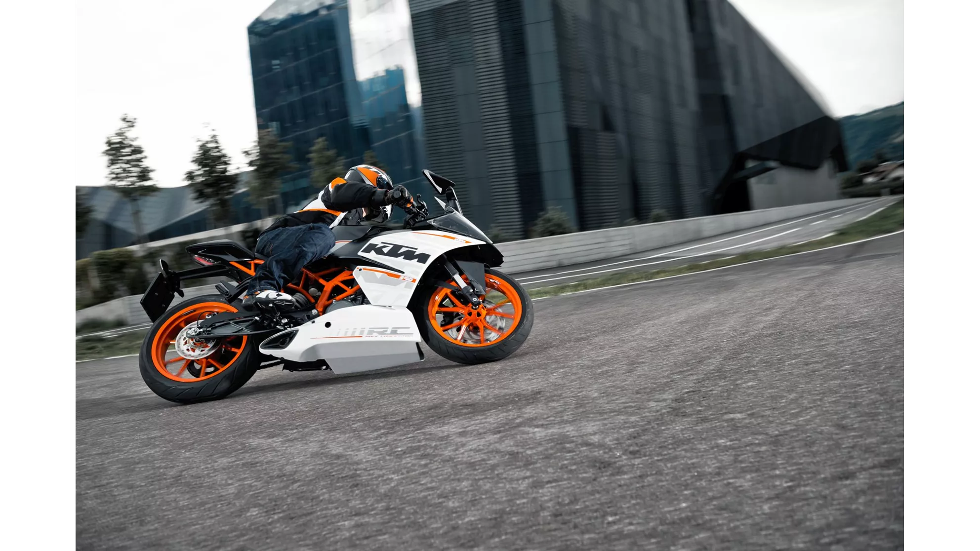 KTM RC 390 - Image 2 KTM RC 390 - Image 2