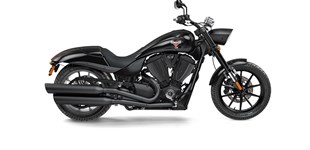 Victory Hammer 8-Ball 2016 vs Kawasaki VN 1700 Classic 2014