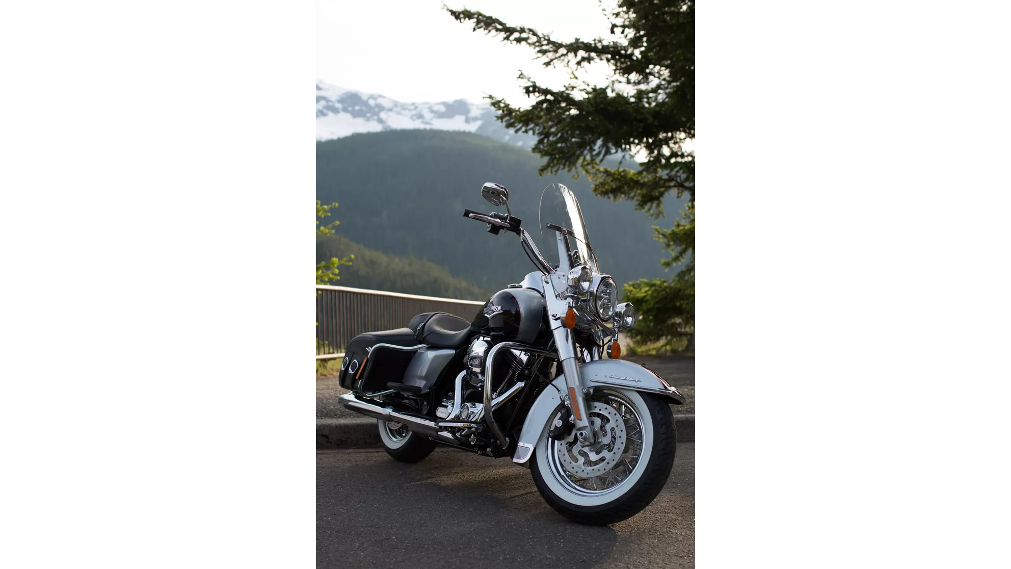 Harley-Davidson Road King Classic FLHRC - Image 5 Harley-Davidson Road King Classic FLHRC - Image 5
