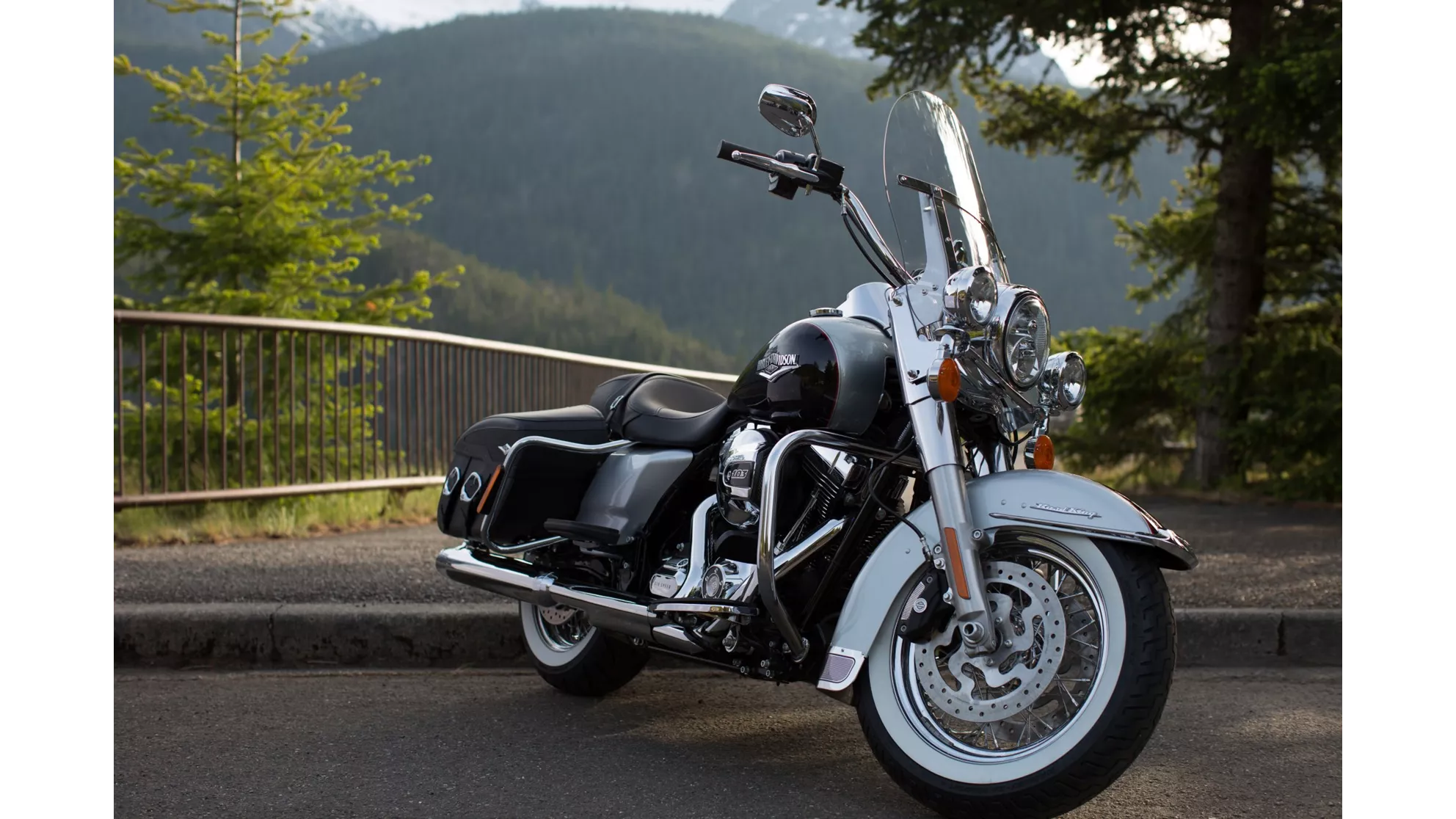 Harley-Davidson Road King Classic FLHRC - Image 13 Harley-Davidson Road King Classic FLHRC - Image 13