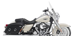 Harley-Davidson Road King Classic FLHRC 2016 vs Kawasaki VN 1700 Classic Tourer 2011 Harley-Davidson Road King Classic FLHRC 2016 vs Kawasaki VN 1700 Classic Tourer 2011