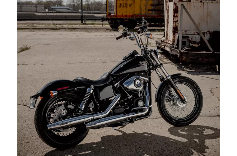 Harley-Davidson Dyna Street Bob FXDB 2016