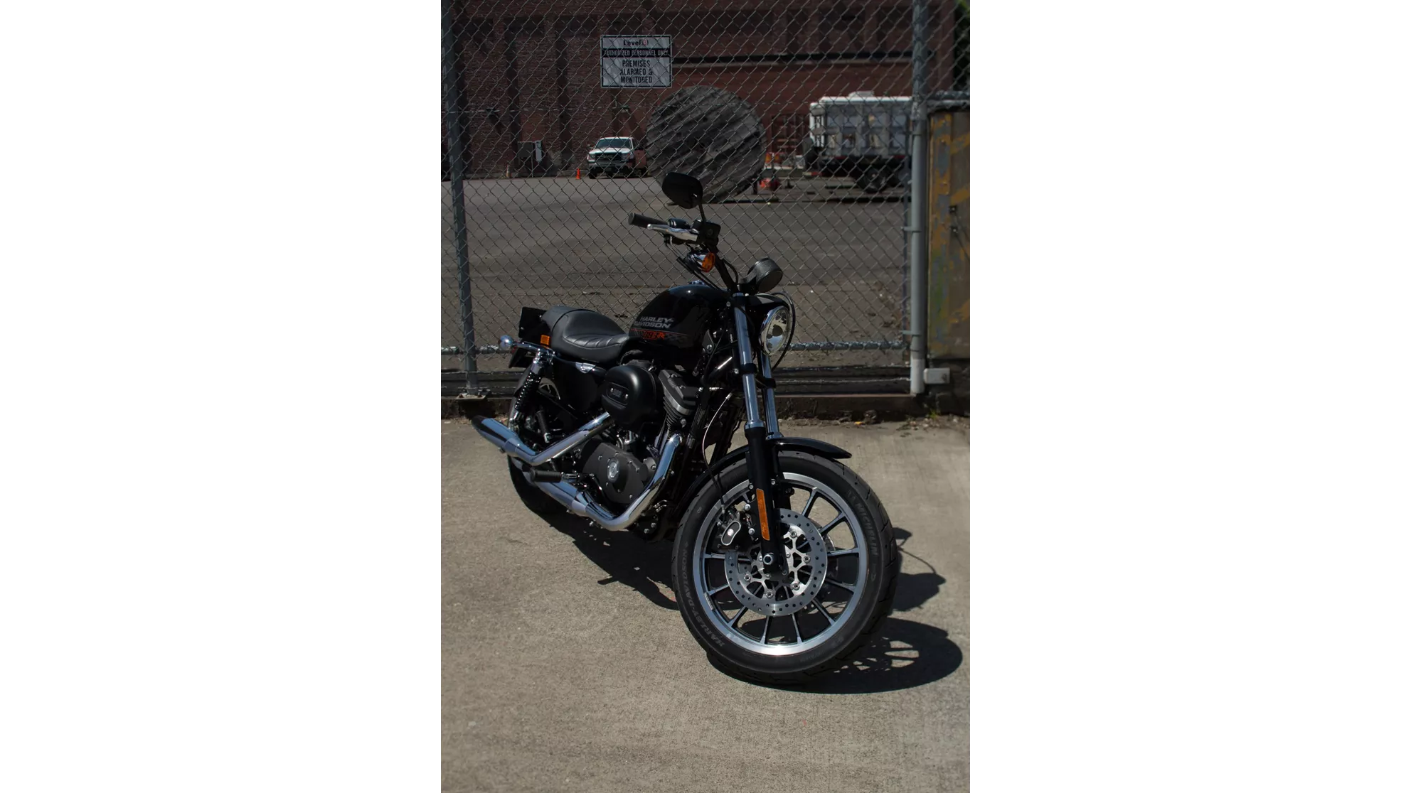 Harley-Davidson Sportster XL 883 R Roadster - Obrázek 4
