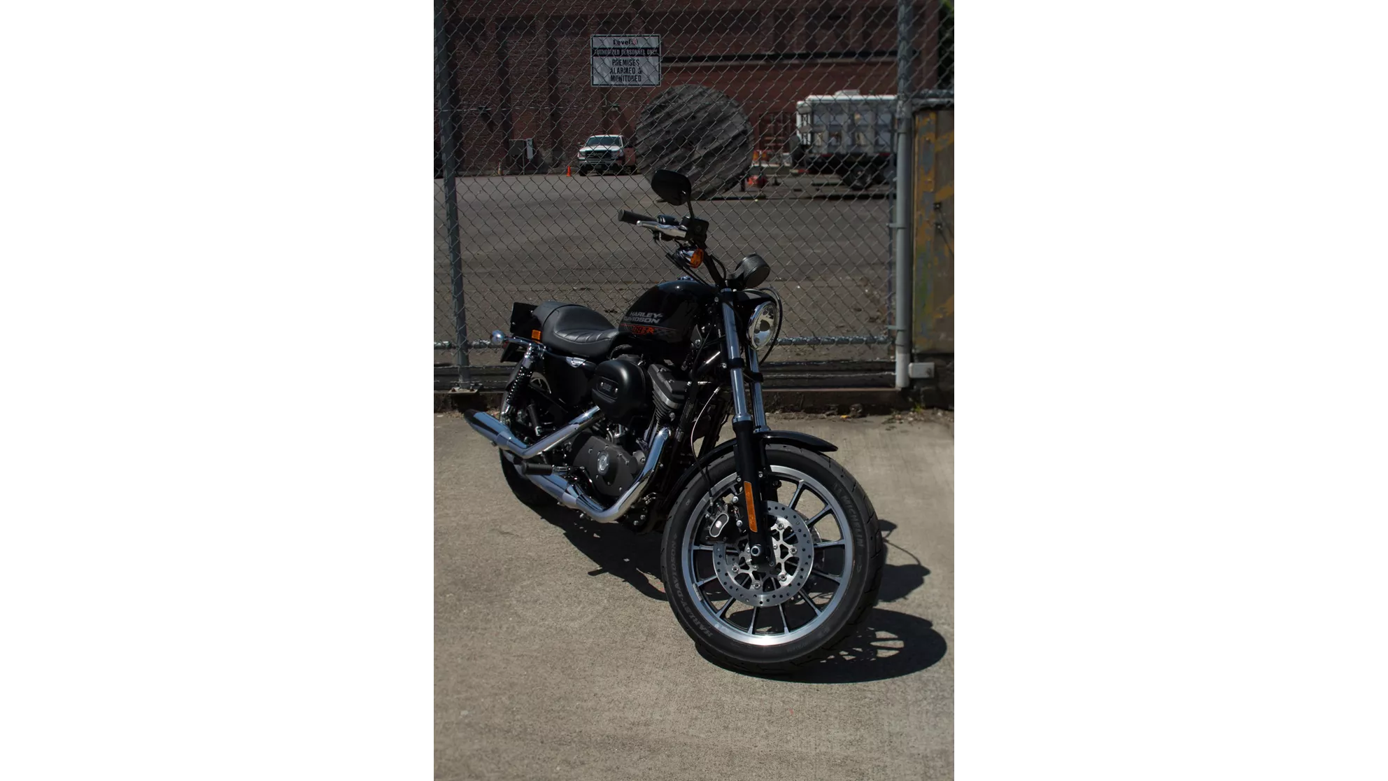 Harley-Davidson Sportster XL 883 R Roadster - Image 4 Harley-Davidson Sportster XL 883 R Roadster - Image 4