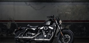Harley-Davidson Softail Slim FLSL 2020 vs Harley-Davidson Sportster XL 1200X Forty-Eight 2016