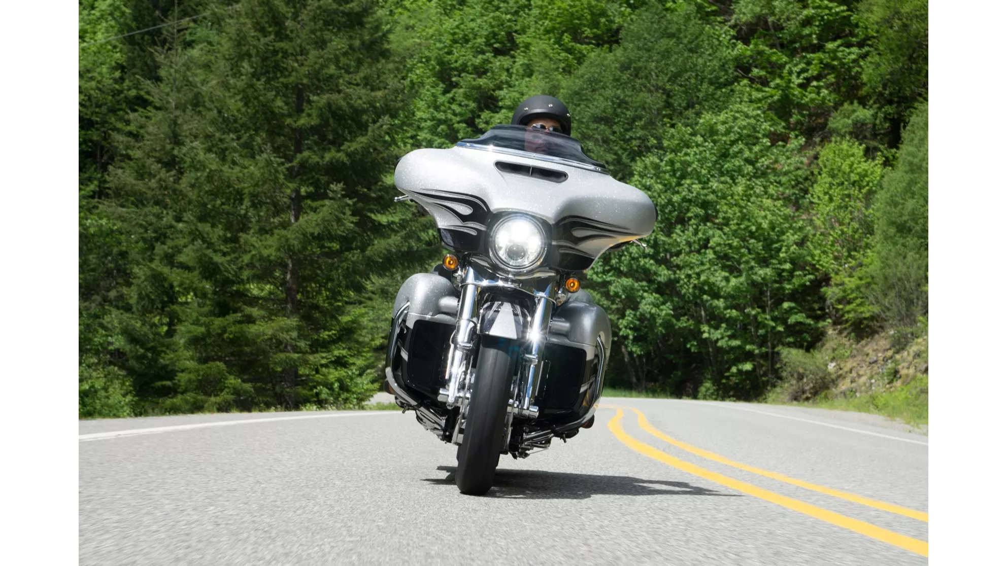 Harley-Davidson CVO Street Glide FLHXSE - Image 1 Harley-Davidson CVO Street Glide FLHXSE - Image 1