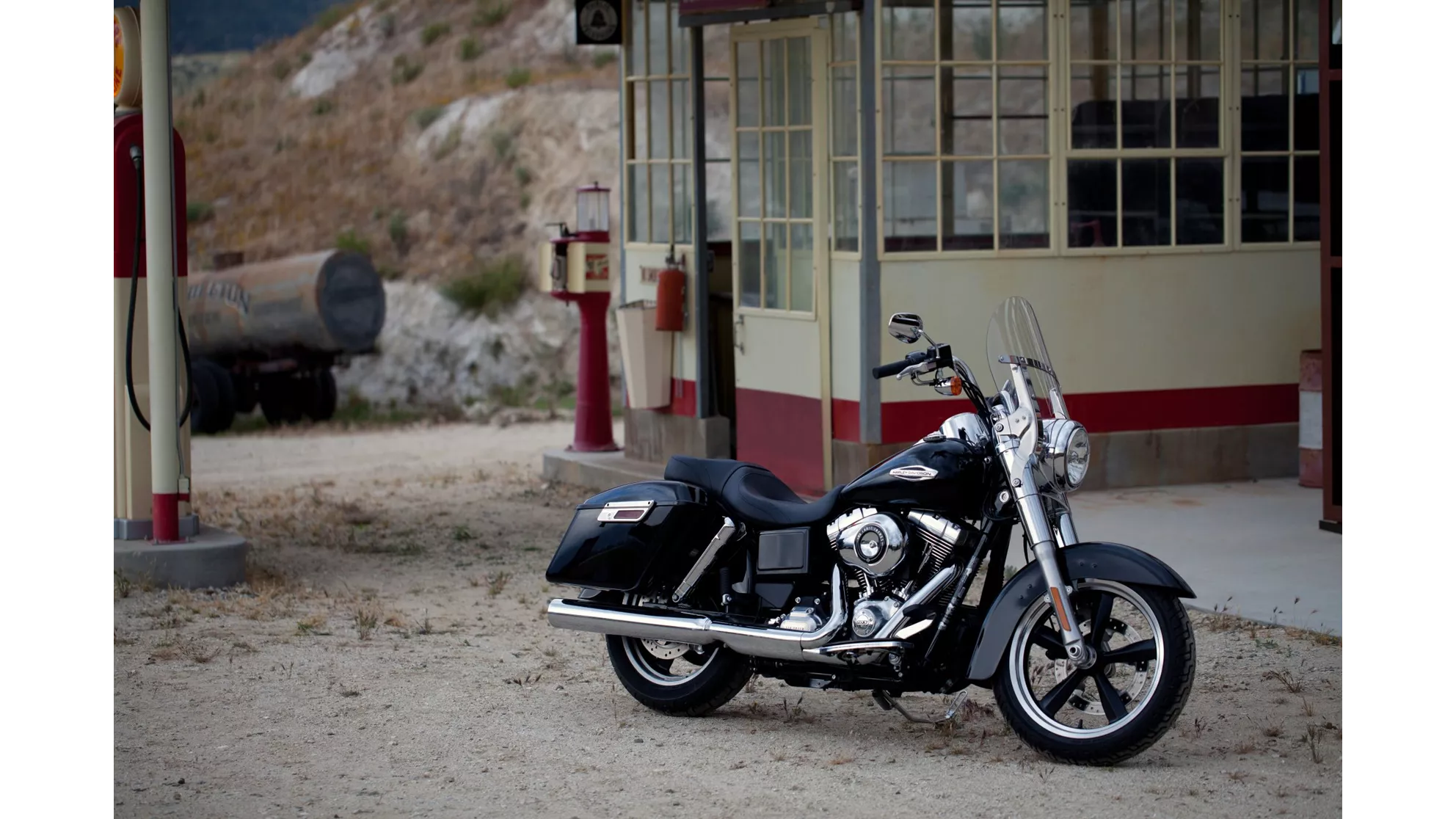 Harley-Davidson Dyna Switchback  FLD - Obrázek 1