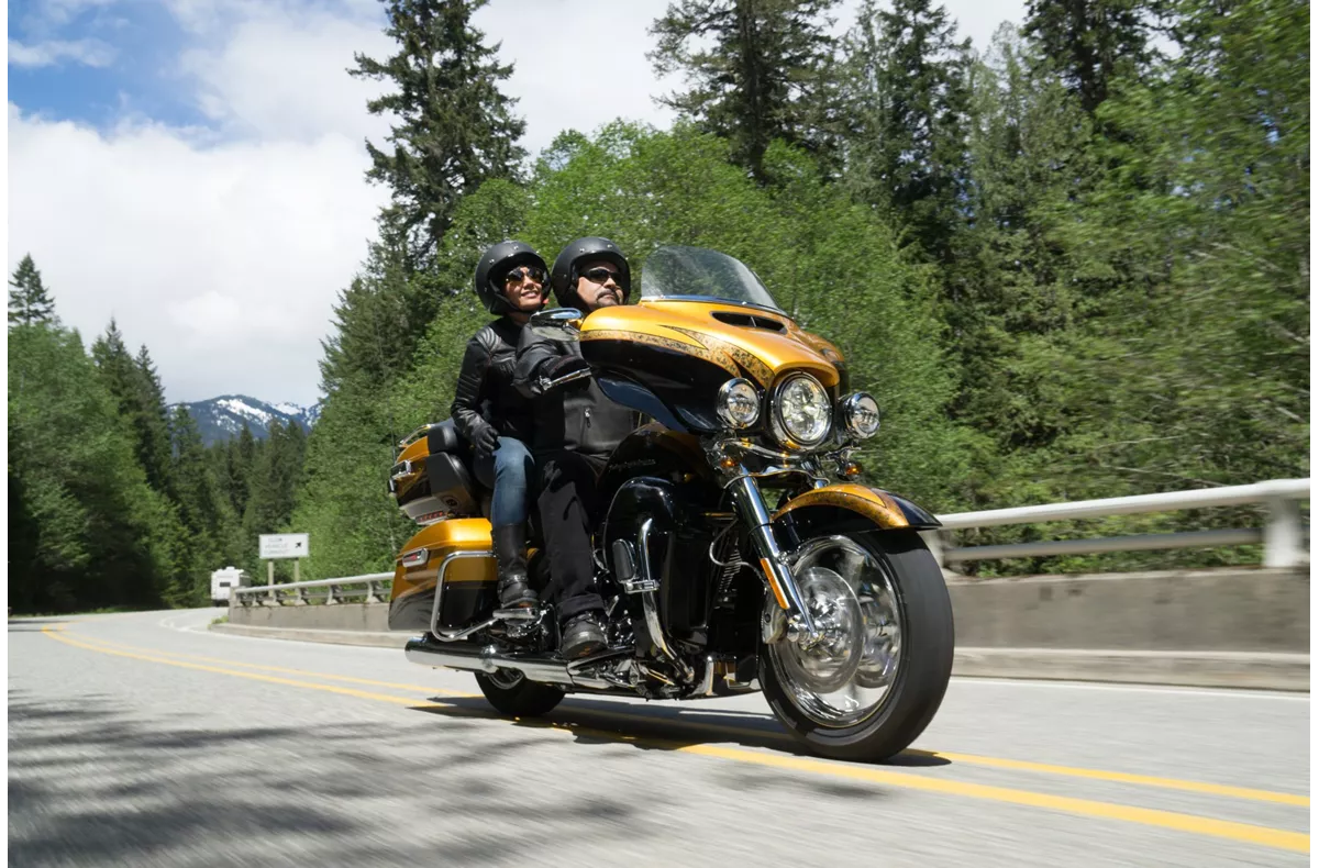 Harley-Davidson CVO Ultra Limited FLHTKSE Harley-Davidson CVO Ultra Limited FLHTKSE