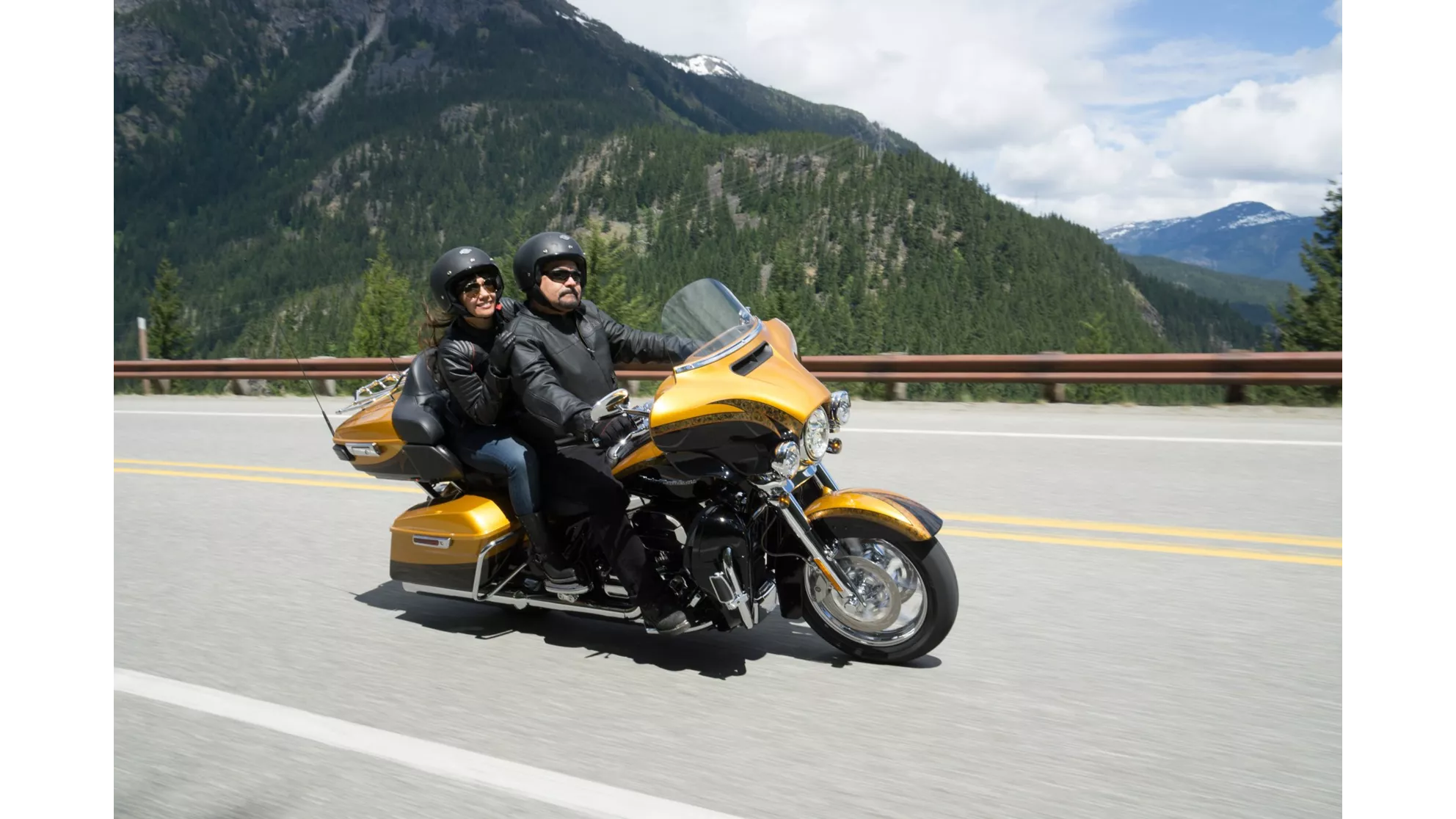 Harley-Davidson CVO Ultra Limited FLHTKSE - Image 9 Harley-Davidson CVO Ultra Limited FLHTKSE - Image 9