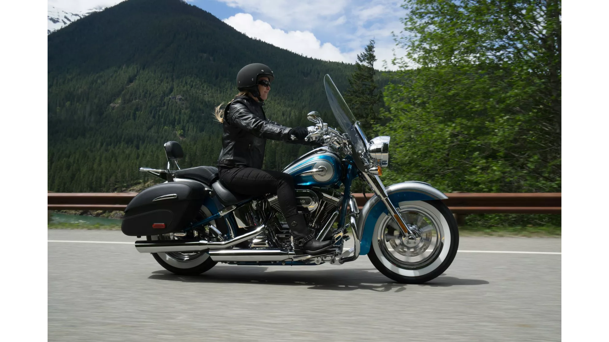 Harley-Davidson CVO Softail Deluxe FLSTNSE - Image 3