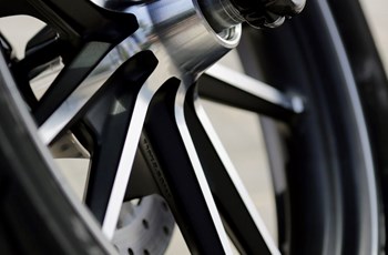 Harley-Davidson Dyna Street Bob Special 2016 - Bild 5 Harley-Davidson Dyna Street Bob Special 2016 - Bild 5