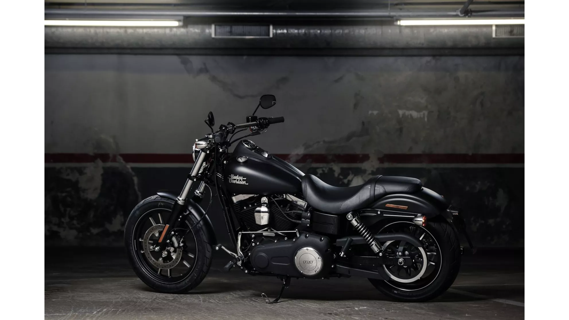 Harley-Davidson Dyna Street Bob Special - Obrázek 5