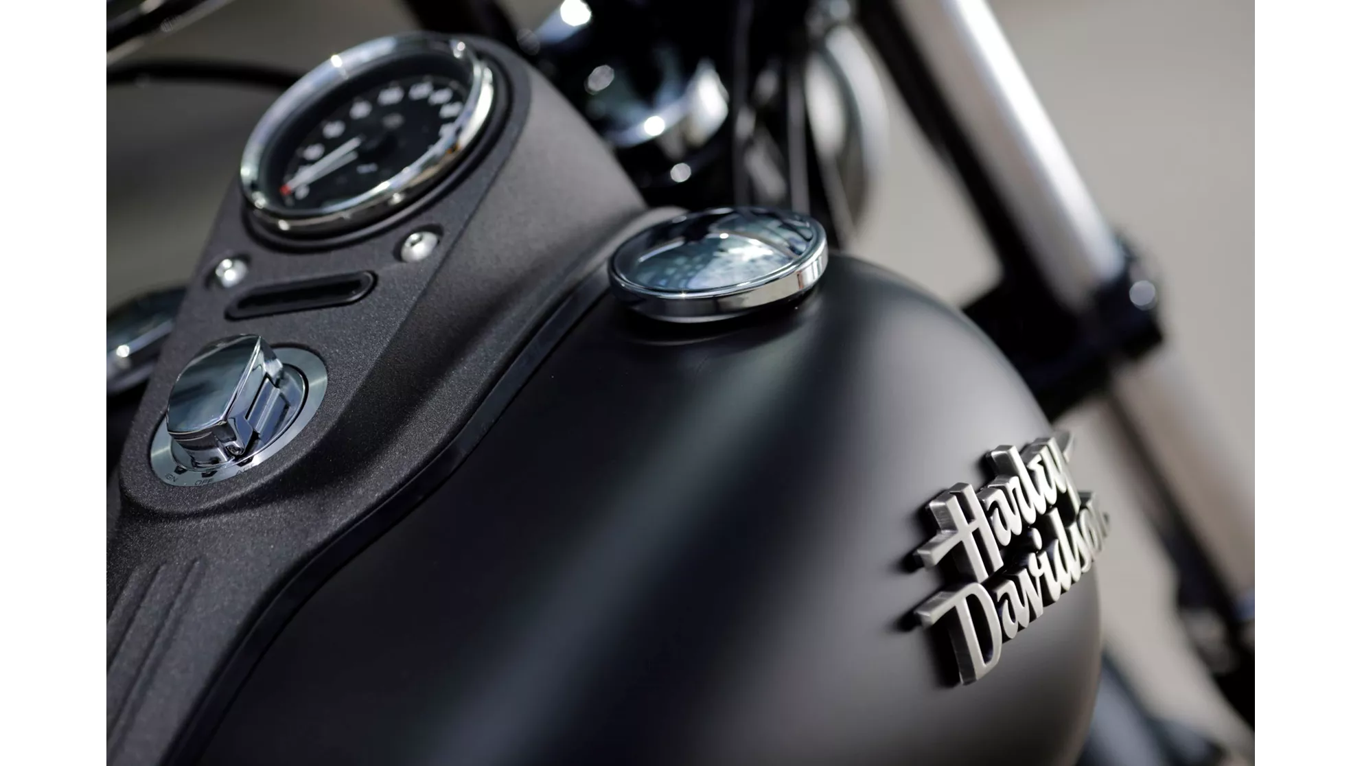 Harley-Davidson Dyna Street Bob Special - Immagine 7